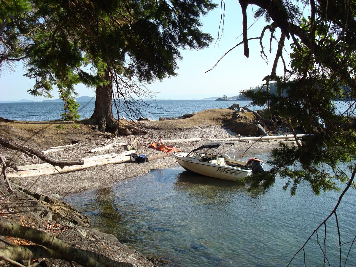 Sticks&Stones Cottage-Arbutus Grove Montague Harbour Exteriör bild