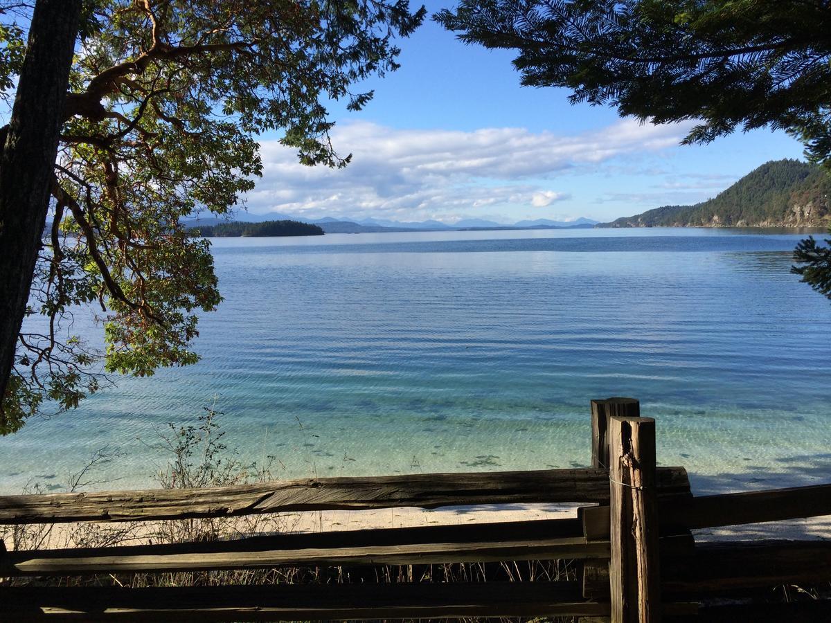 Sticks&Stones Cottage-Arbutus Grove Montague Harbour Exteriör bild